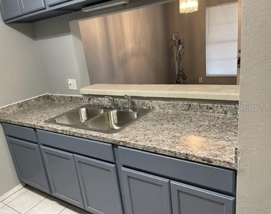 1004 Northlake Drive - Photo Thumbnail 11