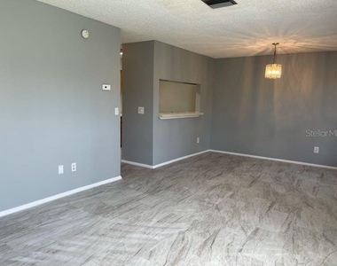 1004 Northlake Drive - Photo Thumbnail 4