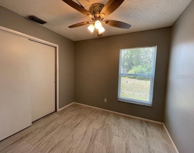 1004 Northlake Drive - Photo Thumbnail 6