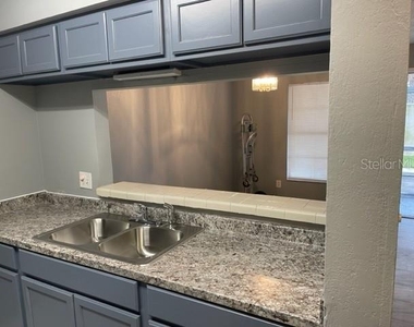 1004 Northlake Drive - Photo Thumbnail 12