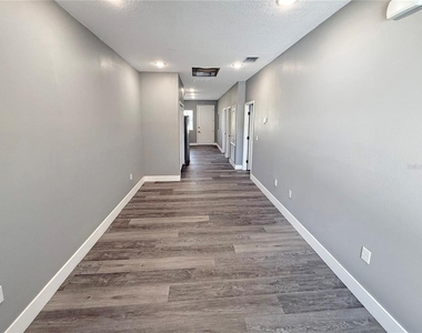 323 Pearl Street - Photo Thumbnail 3