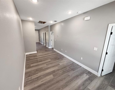 323 Pearl Street - Photo Thumbnail 5