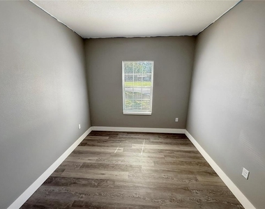 323 Pearl Street - Photo Thumbnail 13
