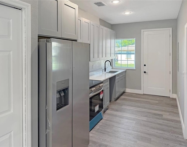 323 Pearl Street - Photo Thumbnail 9