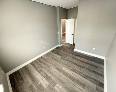323 Pearl Street - Photo Thumbnail 20