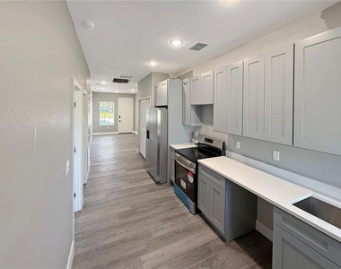 323 Pearl Street - Photo Thumbnail 10