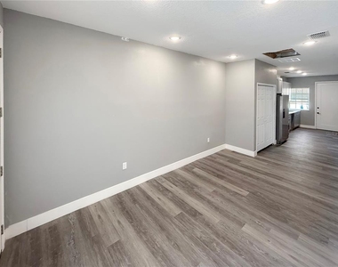 323 Pearl Street - Photo Thumbnail 4