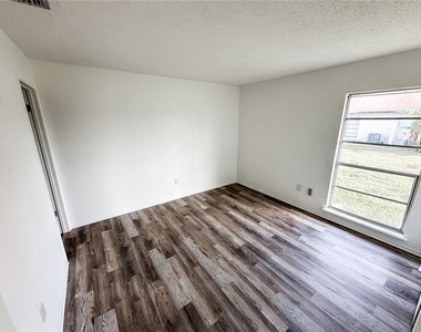 5390 Se 29th Place - Photo Thumbnail 12
