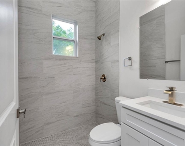 4592 Sw Channel Heights Court - Photo Thumbnail 18