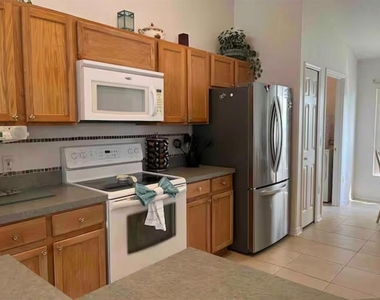 622 Eagle Pointe S - Photo Thumbnail 8