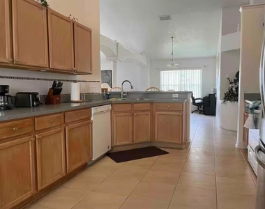622 Eagle Pointe S - Photo Thumbnail 7