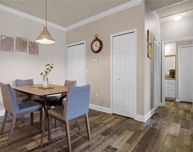 430 Southern Pecan Circle - Photo Thumbnail 2