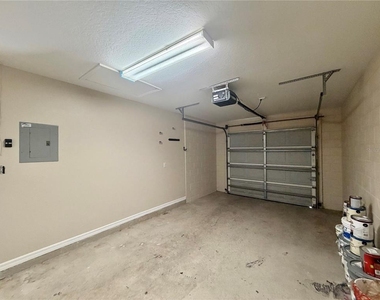 939 Pecan Street - Photo Thumbnail 12