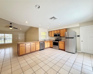 939 Pecan Street - Photo Thumbnail 1