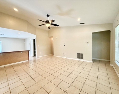 939 Pecan Street - Photo Thumbnail 2