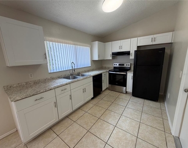 73 Olive Drive - Photo Thumbnail 5