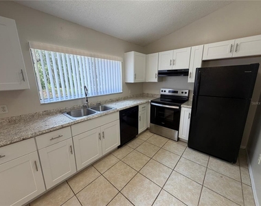73 Olive Drive - Photo Thumbnail 7