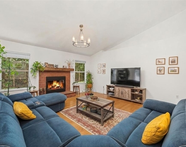 8725 Nw 9th Place - Photo Thumbnail 2