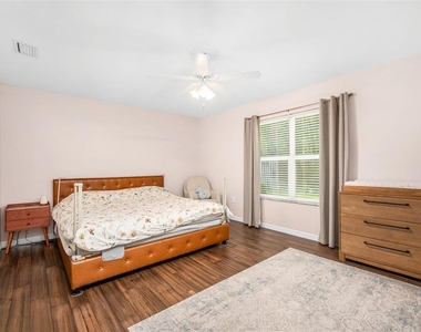 8725 Nw 9th Place - Photo Thumbnail 5