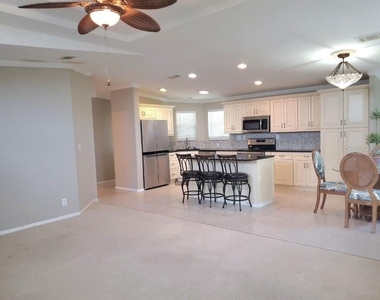 14 Freeman Avenue - Photo Thumbnail 13