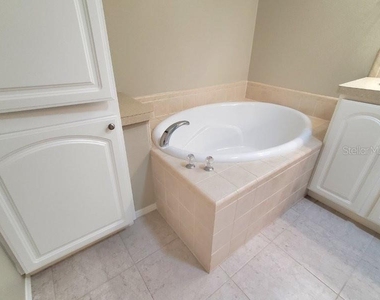 14 Freeman Avenue - Photo Thumbnail 25