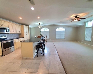 14 Freeman Avenue - Photo Thumbnail 10