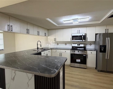 20538 Tappan Zee Drive - Photo Thumbnail 5