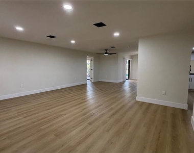 20538 Tappan Zee Drive - Photo Thumbnail 2