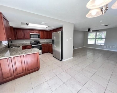424 Vannell Street - Photo Thumbnail 5