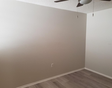 549 Lakeside Drive - Photo Thumbnail 14