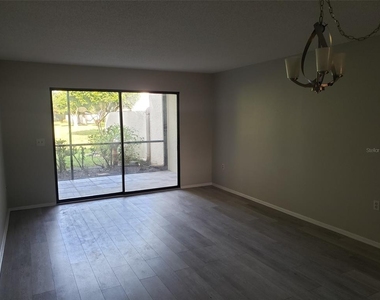 549 Lakeside Drive - Photo Thumbnail 5