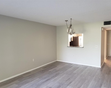 549 Lakeside Drive - Photo Thumbnail 6