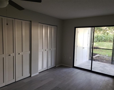 549 Lakeside Drive - Photo Thumbnail 7
