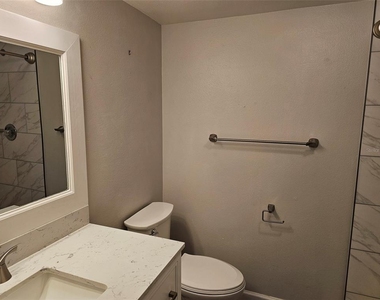 549 Lakeside Drive - Photo Thumbnail 11