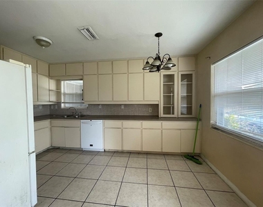 3305 13th Avenue W - Photo Thumbnail 9