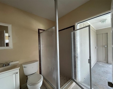 3305 13th Avenue W - Photo Thumbnail 8