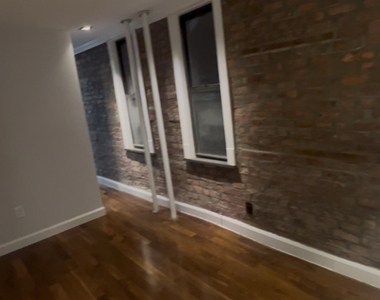 Mulberry Street - Photo Thumbnail 9