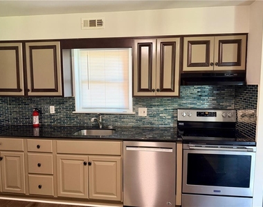 2402 Woodstock Dr - Photo Thumbnail 8