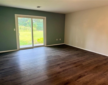 2402 Woodstock Dr - Photo Thumbnail 3