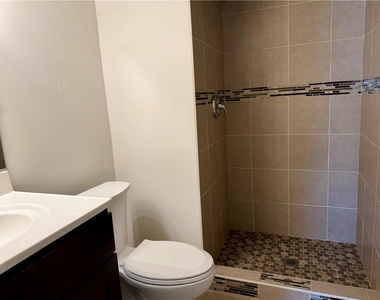 2402 Woodstock Dr - Photo Thumbnail 12