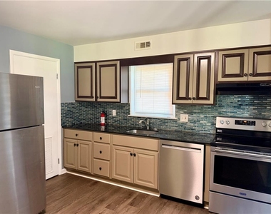 2402 Woodstock Dr - Photo Thumbnail 7