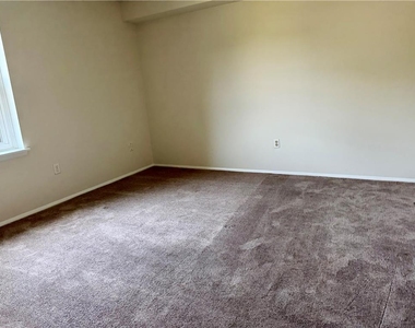2402 Woodstock Dr - Photo Thumbnail 15