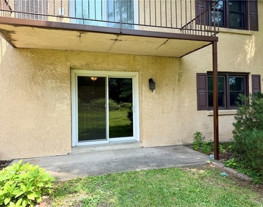 2402 Woodstock Dr - Photo Thumbnail 18