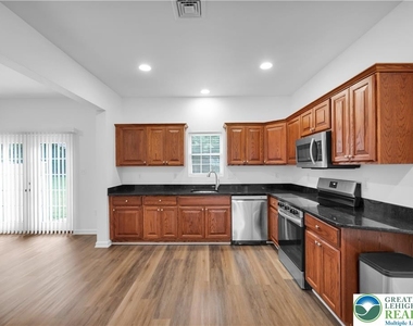 825 16th Avenue - Photo Thumbnail 9