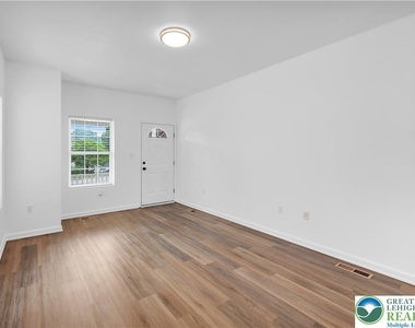 825 16th Avenue - Photo Thumbnail 7