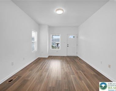 825 16th Avenue - Photo Thumbnail 6