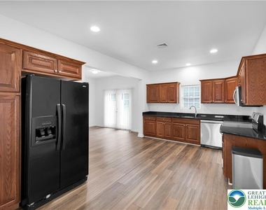 825 16th Avenue - Photo Thumbnail 8