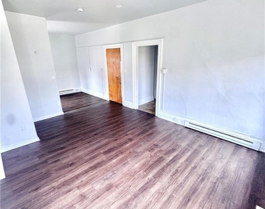 122 N 8th Street - Photo Thumbnail 4