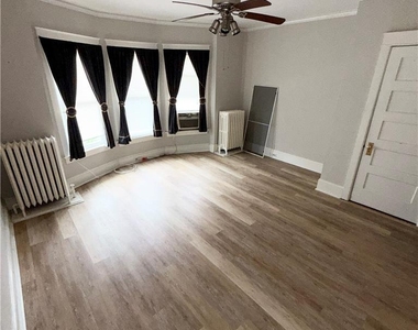 374 8th Avenue - Photo Thumbnail 4