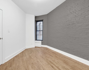 East 95th street + 3rd Avenue - Photo Thumbnail 4